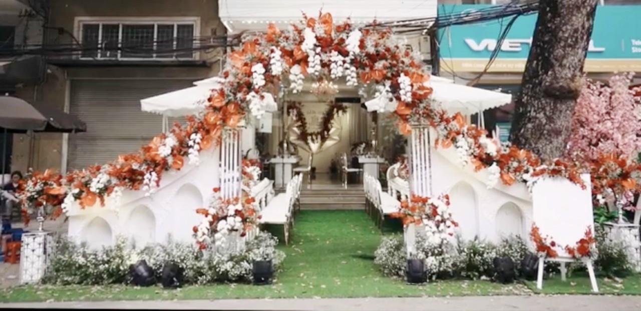 Trang trí cưới tông màu trắng cam đẹp nhất Bắc Giang